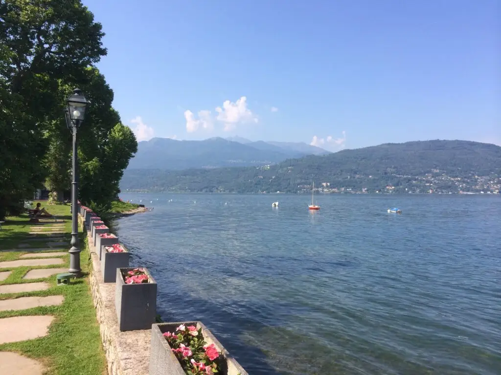 Lake Como Coast Line