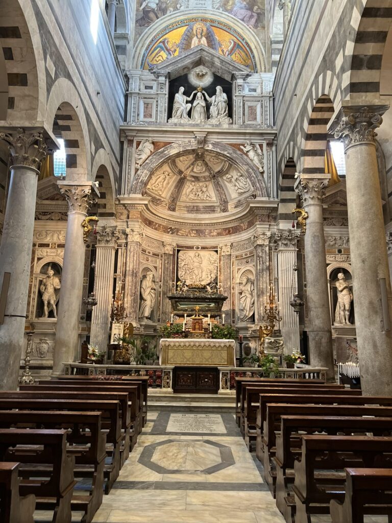 Cattedrale di Pisa Alter and Pews