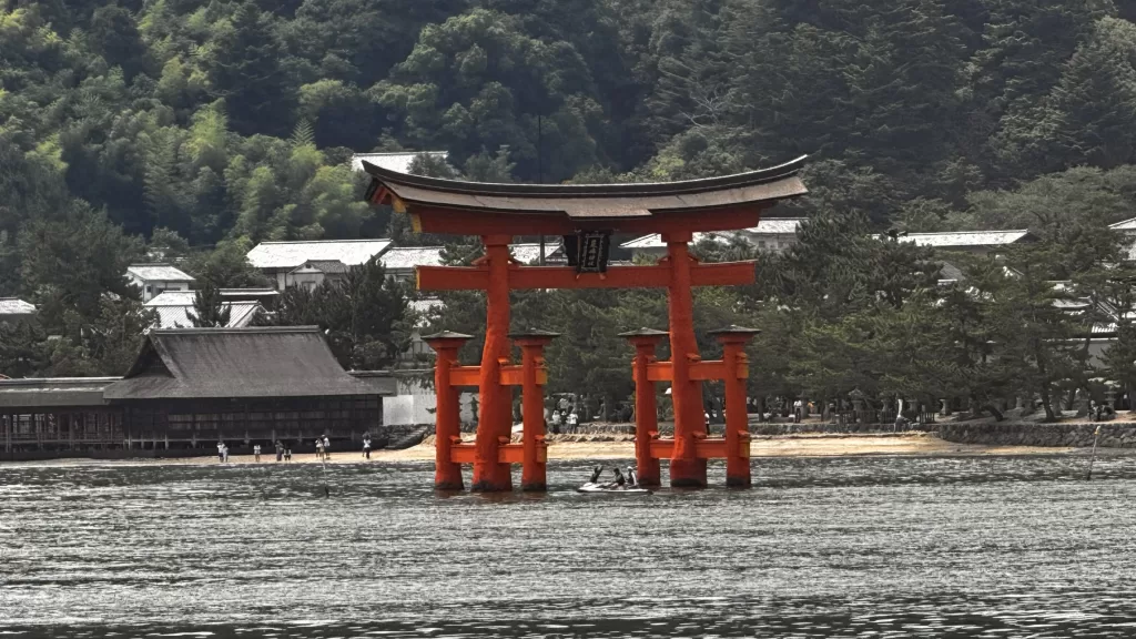 Otorii at Itsukushima Jinja